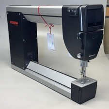 BERNINA Q20 Longarm Quilting