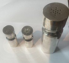 Saupoudreuse Félix Frères En Métal Argenté Plus Salière Et Poivrier Années 70