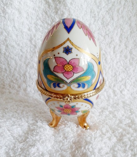 Boite oeuf porcelaine - , en
