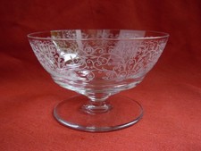 BACCARAT,LULLI,COUPE A CHAMPAGNE EN CRISTAL GRAVE,SIGNES,EPOQUE DEBUT XX.