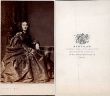 Bingham, Paris, Femme âgée