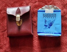 ANCIEN PAQUET DE GAULOISE CAPORAL,RESTE UN PEU DE CIGARETTES,ET SON ETUI EN CUIR