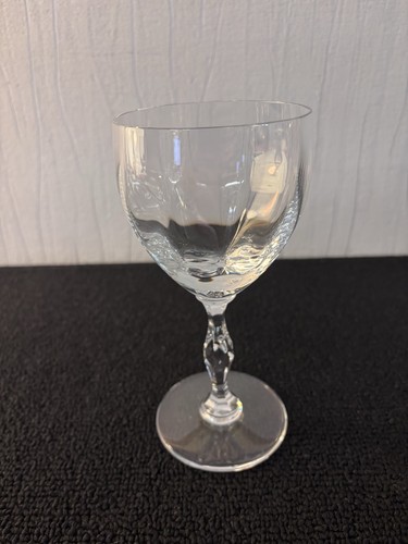 Verres eau modèle - à,