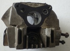 Honda DAX ST 70 6V 1976 culasse, (taraudage bougie à reprendre) .