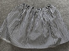 Jupe à volants rayée noire