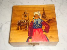 ANCIENNE BOITE EN BOIS CALVAIRE BRETON BRETONNE EN COSTUME PEINTURE SIGNEE ALLA