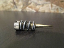 Vis de richesse de carburateur