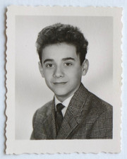 Portrait jeune garçon costume