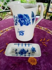 Service de Toilette Pichet Broc et Porte Savon Faience Art Déco de Roses Bleues