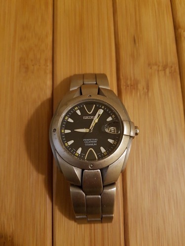 Authentique seiko perpetual - authentique,