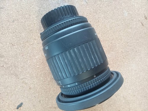 Objectif sigma 200 - sigma, 28-200
