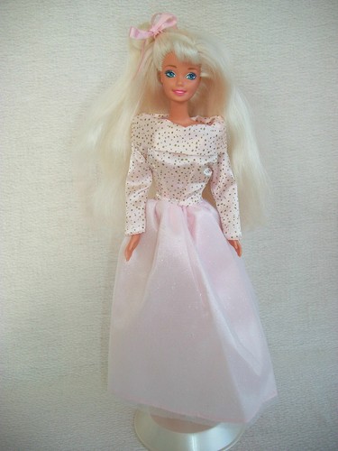 Barbie vintage en robe - ★,