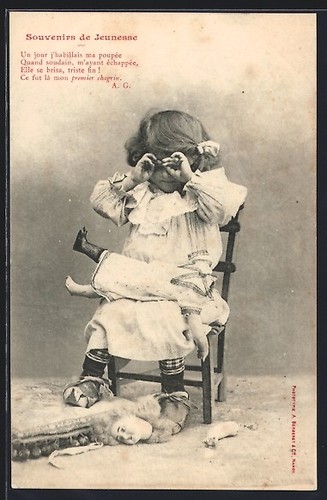 Fille qui pleure - , poupée