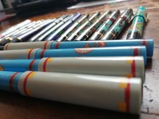 Stylos à bille et stylos-plumes hors production années 90 Lot de 17 pièces