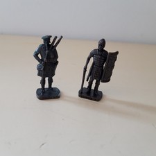 Lot 2  figurines Kinder métal Roman et Scozzese