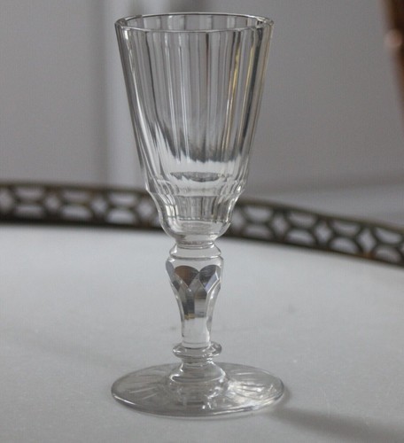 Verre soufflé taillé - , à