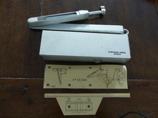 FERME PORTE GROOM AVEC BRAS COMPAS