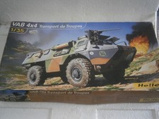 MAQUETTE VEHICULE BLINDES VAB 4X4 TRANSPORT DE TROUPES HELLER 1/35