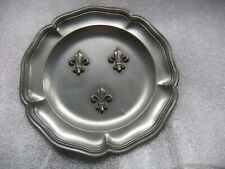 Belle assiette en Étain 18e 19e, 3 lys, poincon "les étains du manoir"