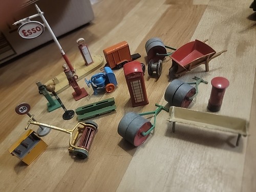 Lot dinky toys great - toys,