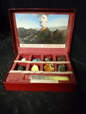 Minéraux , pierres  Souvenir Historique Du Vésuve 1944 En Coffret
