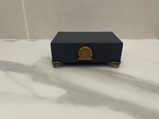 socle en bois gris foncé avec pieds bronze et couronne Napoléon Ier 10 x 6,5 cm