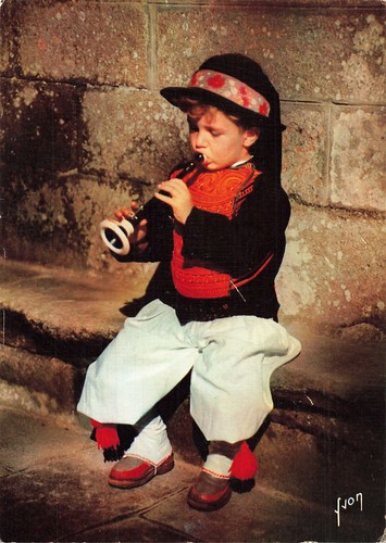Bretagne costume bigouden - bretagne,
