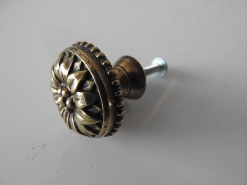 Ancienne poignee bouton - poignee, en