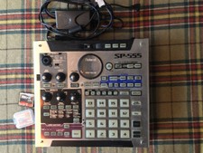 Roland SP 555 sampler - bon état - alimentation - 2 cartes mémoires -