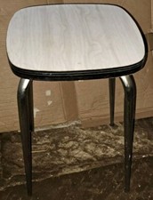 Ancien ESCABEAU / Tabouret en métal Blanc ,Tres Bon État, des année 1960/70