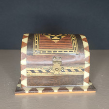 Boite coffre à bijoux vintage en bois marqueté, intérieur rouge impeccable