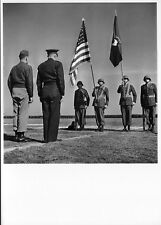 WW2 - Carte postale - Gal Eisenhower salue Drapeau 101° Airborne - Belgique 1945