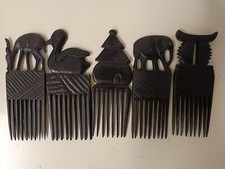Lot de 5 Peignes Ebene Représentant Gazelle, Canard, Case, Éléphant et Tabouret