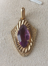 Ancien pendentif, pierre