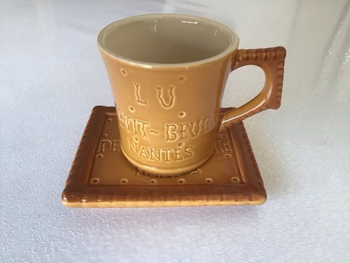 Tasse sous petit - tasse, et