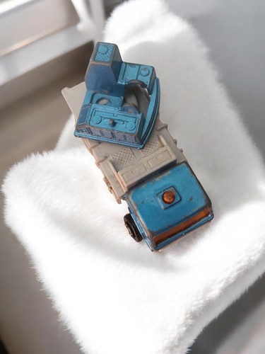 Camion miniature ancien bleu