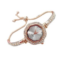 Montre diamant en forme de fleur magnifiquement conçue pour un usage décontrac