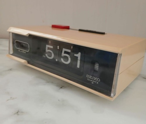 Seiko qn407 flip clock - flip, beige