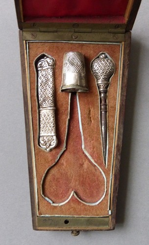 Nécessaire couture argent - de,