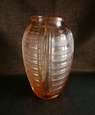 vase art déco en verre moulé