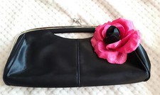 SAC POCHETTE NOIR FLEURS ROSE FUCHSIA 