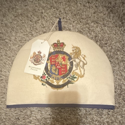 Buckingham palace royal crest - palace,