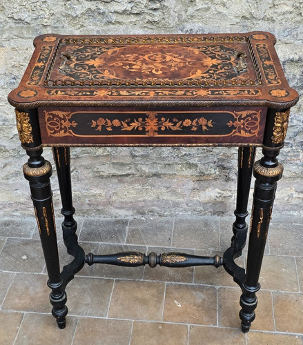 Ancienne table ouvrage - ancienne, a