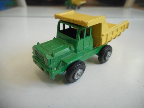 Camion benne basculante - à,