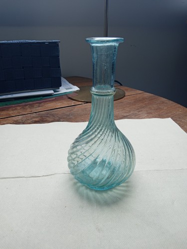 Petit vase bleu carton 2 - vase,