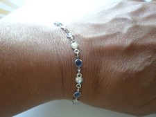 bracelet en argent massif, coeurs et pastilles de couleur bleus