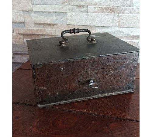 Ancien petit coffre métal - ancien,
