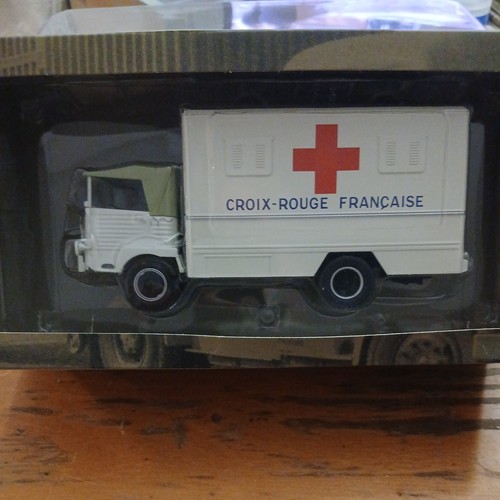 Camion simca croix rouge - croix,