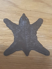 Une Peau D'ours, Tapis Indien