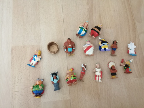 Lot figurines chaudron - 15,